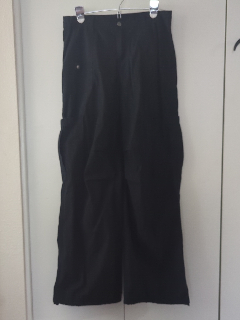 Wide-Leg Cargo Pants